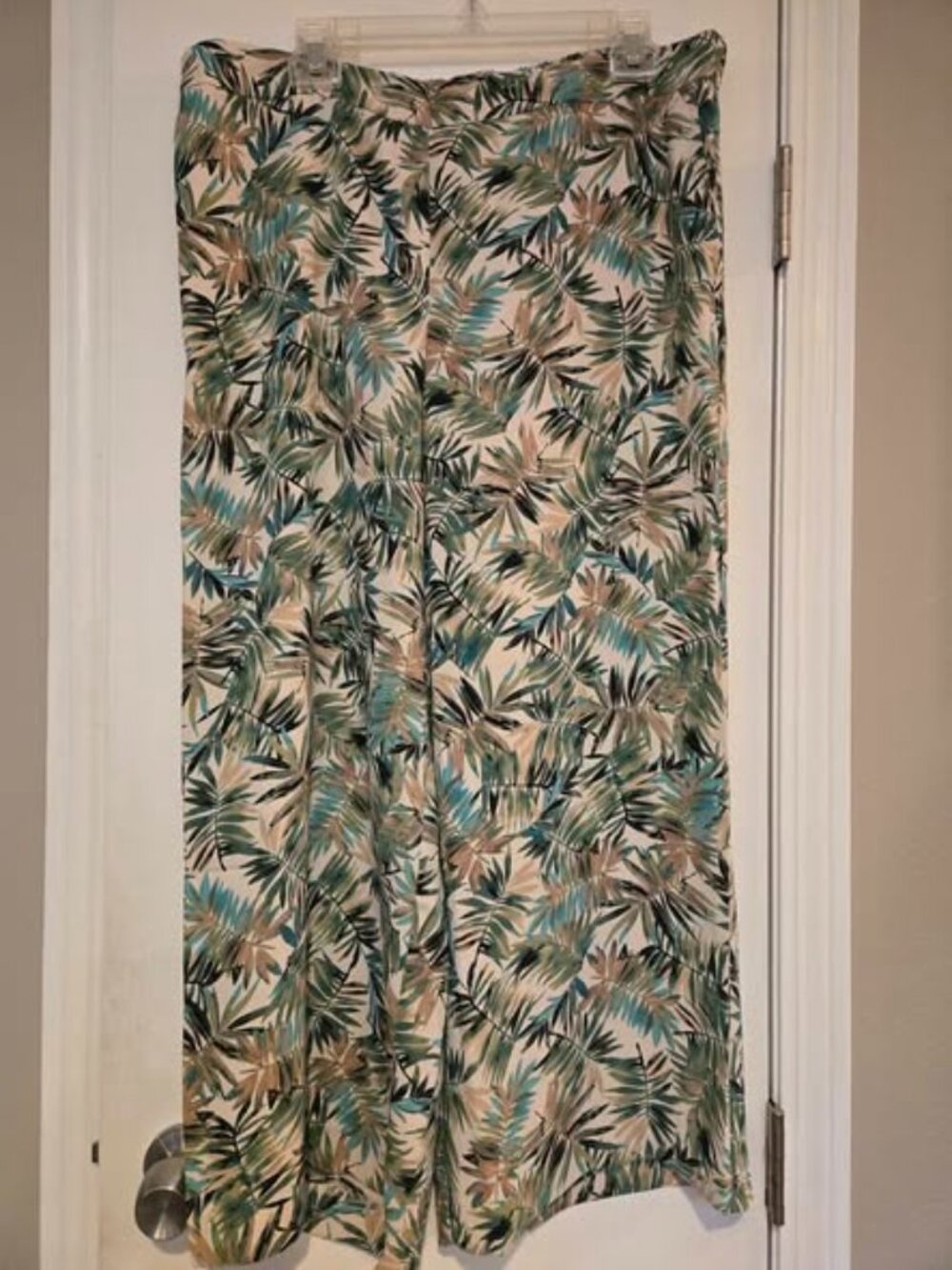 NWT size L J. Jill Capri Pants, fun summery palm leaf pattern